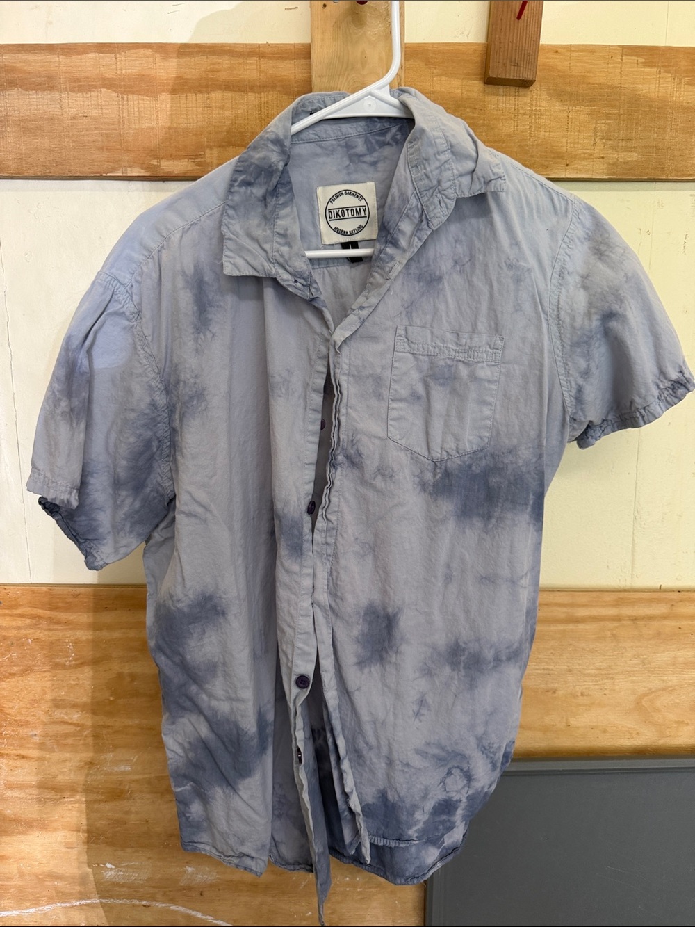 Casual Men's Short-Sleeve Button-Down Shirt - Light Grey Tie-Dye